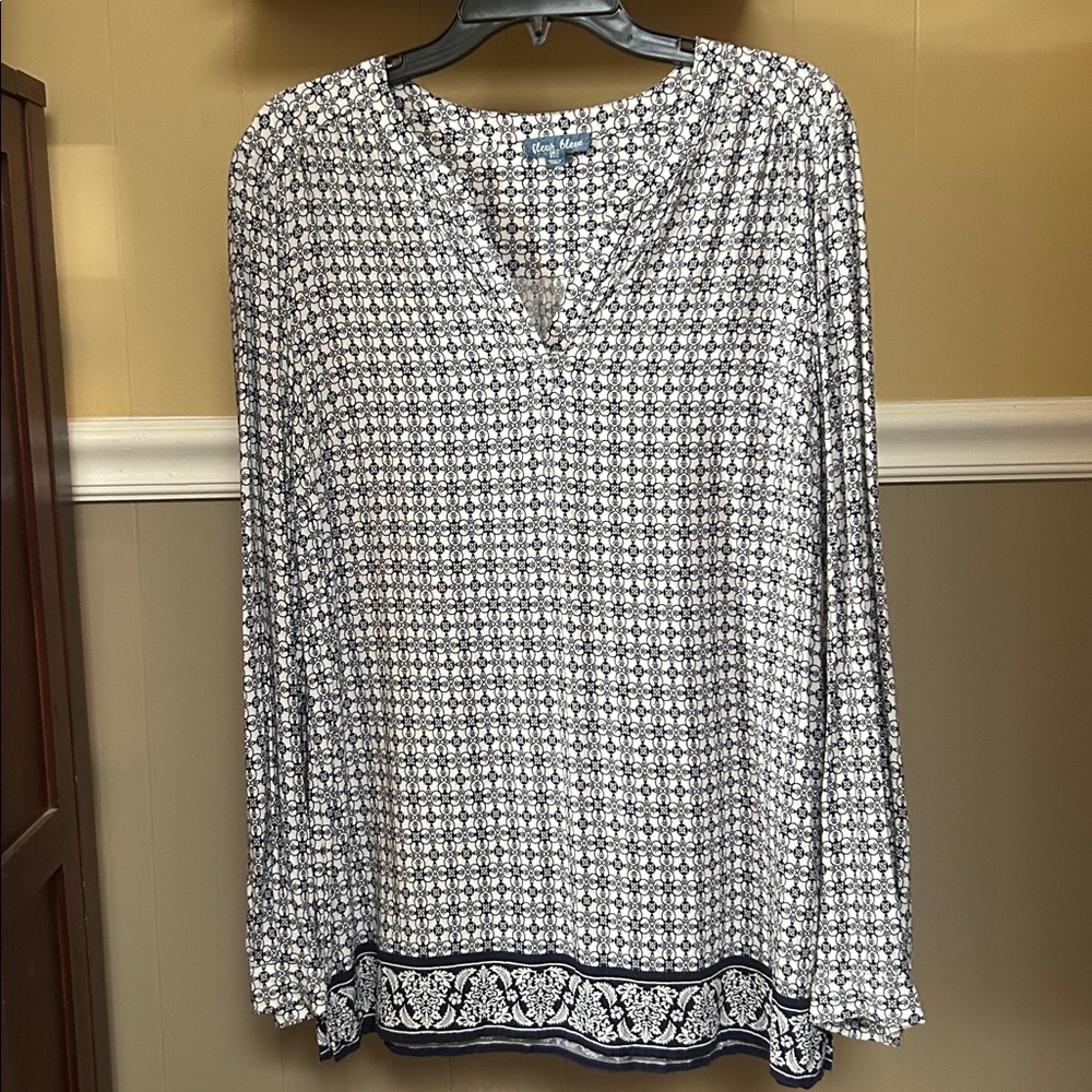 FLEUR BLEU Rayon Tunic top blue & white print V-neck (buttons) LARGE